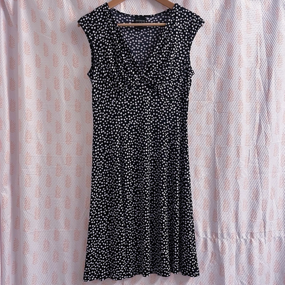 EN FOCUS Studio Dress Womens Size 8 Black Polka Dot V Neck Vintage Classic
